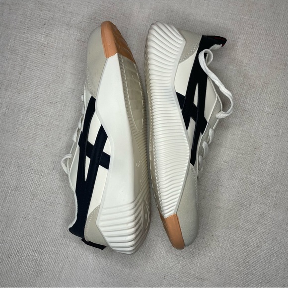 De Florence DF Cloudea Sneakers 1.0 in Black and White - Picture 7 of 14